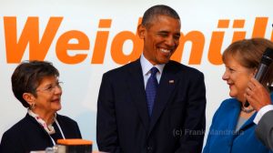 Verstanden sich blendend: US-Präsident Barack Obama mit Bundeskanzlerin Angela Merkel (r.) auf dem Messe-Rundgang.